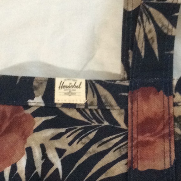 Herchel Tote Bamfield Mid - Picture 7 of 10